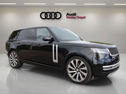 Used 2024 Land Rover Range Rover Long Wheelbase Autobiography image 7