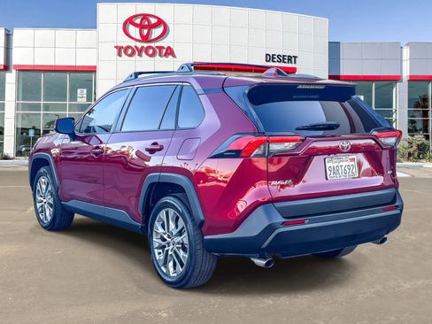 Certified 2020 Toyota RAV4 XLE Premium image 5