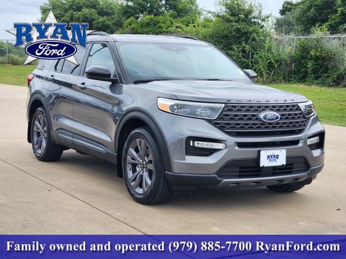 Certified 2022 Ford Explorer XLT w/ Equipment Group 202A RWD image 2
