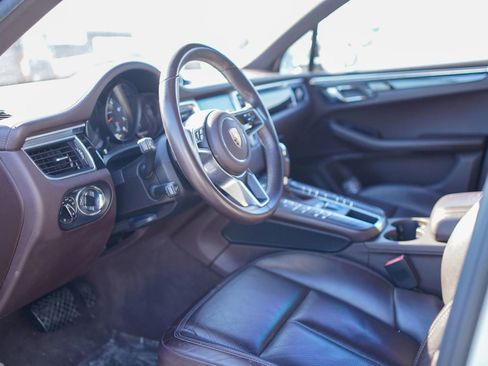 Used 2018 Porsche Macan AWD/4WD image 13