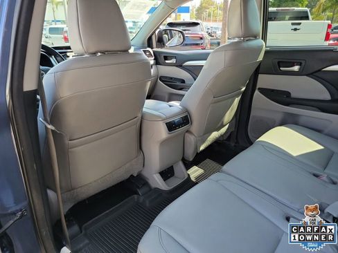 Used 2017 Toyota Highlander XLE FWD image 15