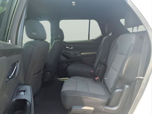 Used 2023 Chevrolet Traverse LT FWD image 4