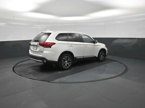 Used 2018 Mitsubishi Outlander SE AWD/4WD image 2