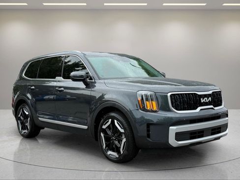 Used 2024 Kia Telluride EX FWD image 3