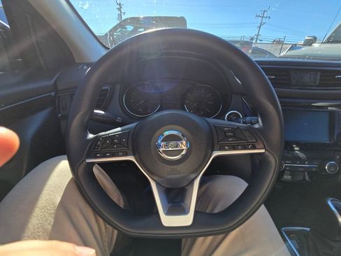 Used 2019 Nissan Rogue Sport SV image 13