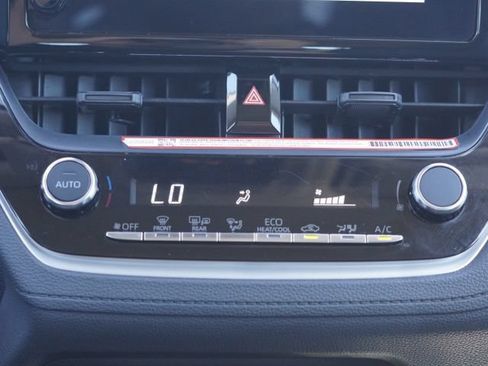Used 2026 Toyota Corolla Cross LE FWD image 28