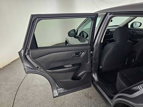 Used 2024 Nissan Rogue S FWD image 15