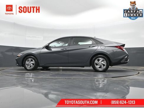 Used 2025 Hyundai Elantra SE FWD image 41