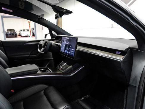 Used 2022 Tesla Model X image 15