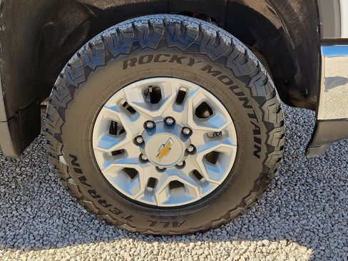 Used 2024 Chevrolet Silverado 2500 LT image 7