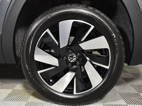 New 2025 Volkswagen Atlas Cross Sport SE image 16