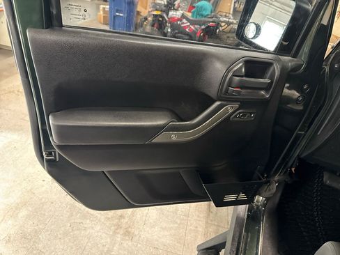 Used 2012 Jeep Wrangler Unlimited Sport AWD/4WD image 27