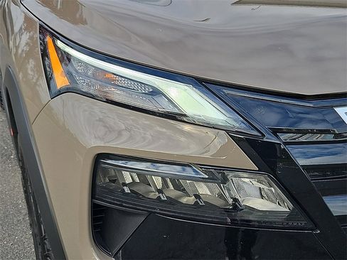 Certified 2025 Nissan Rogue SV image 10