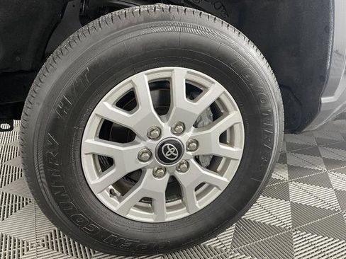 Certified 2025 Toyota Tacoma SR5 AWD/4WD image 23