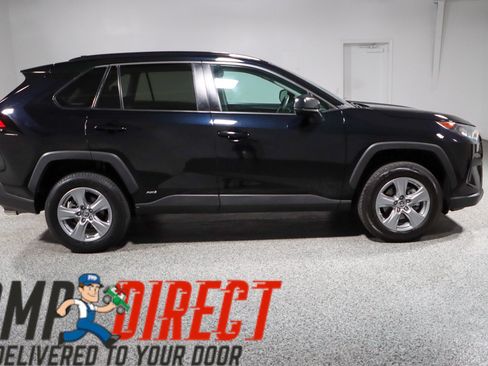 Used 2022 Toyota RAV4 LE AWD/4WD image 6