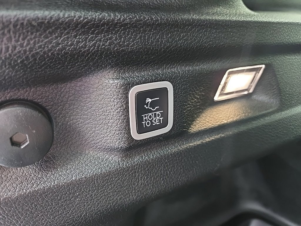 Used 2024 Jeep Grand Cherokee L Altitude AWD/4WD image 34