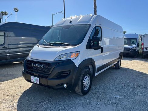Used 2025 RAM ProMaster 2500 w/ Convenience Group FWD image 1