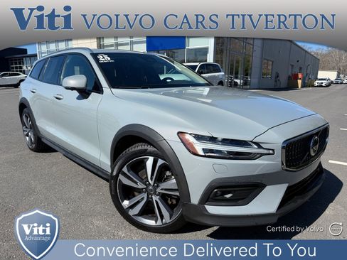 Certified 2025 Volvo V60 B5 Cross Country Plus AWD/4WD image 1
