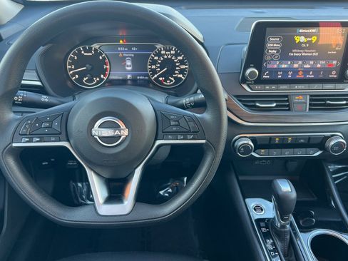Used 2024 Nissan Altima 2.5 SV image 15