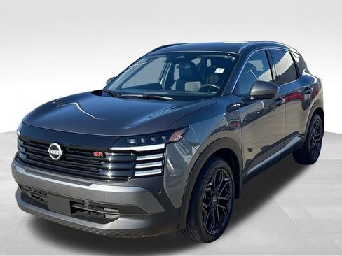 Used 2025 Nissan Kicks SR w/ SR Premium Package image 3