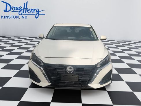 Used 2023 Nissan Altima 2.5 SV FWD image 8