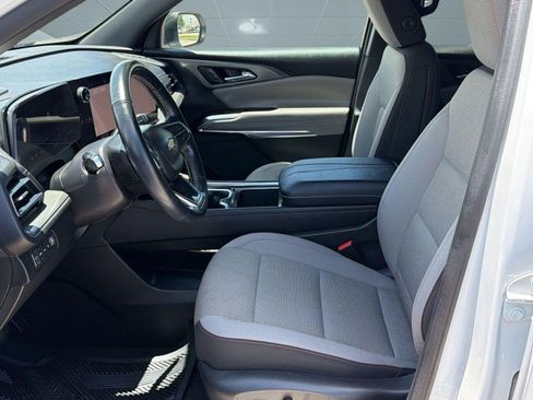 Used 2025 Chevrolet Traverse LT AWD/4WD image 5