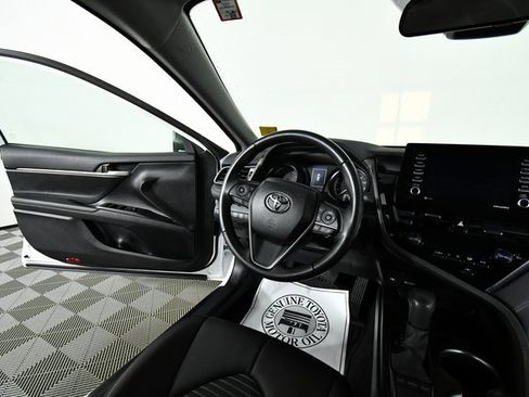 Used 2023 Toyota Camry SE image 19