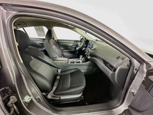 Used 2024 Nissan Sentra SV FWD image 32