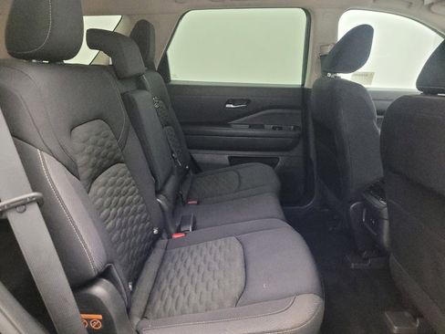 Used 2022 Nissan Pathfinder S FWD image 19