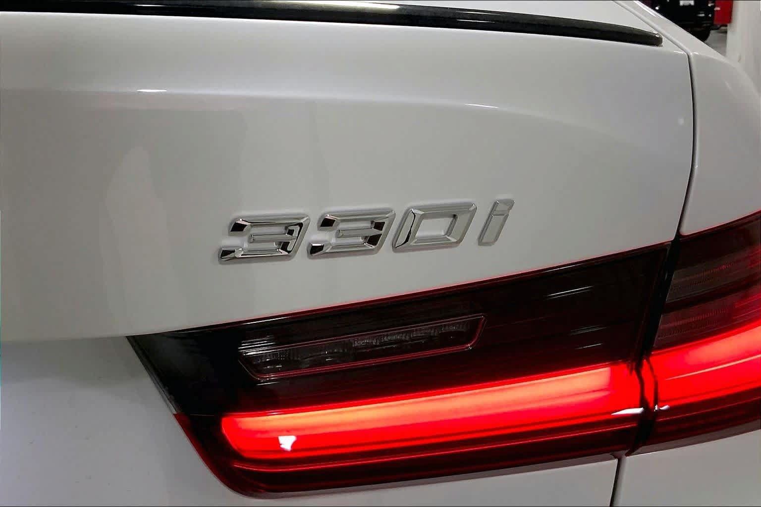 New 2026 BMW 330i xDrive Sedan w/ M Sport Package AWD/4WD image 12