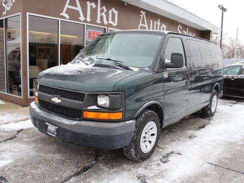 Used 2010 Chevrolet Express 1500 LS image 2