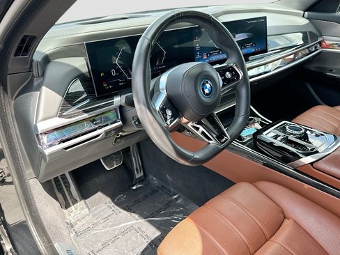 Certified 2024 BMW i7 xDrive60 w/ Premium Package AWD/4WD image 9