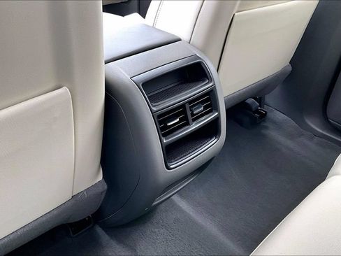 Used 2025 Cadillac XT5 Premium Luxury FWD image 10