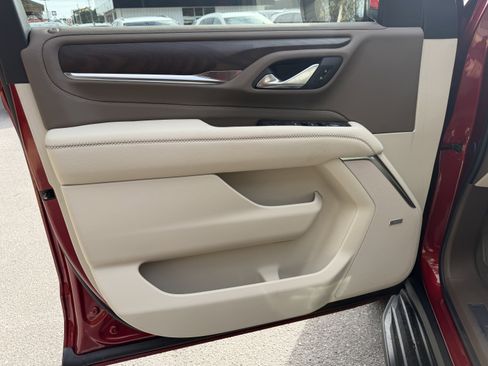 Used 2023 GMC Yukon XL Denali image 12