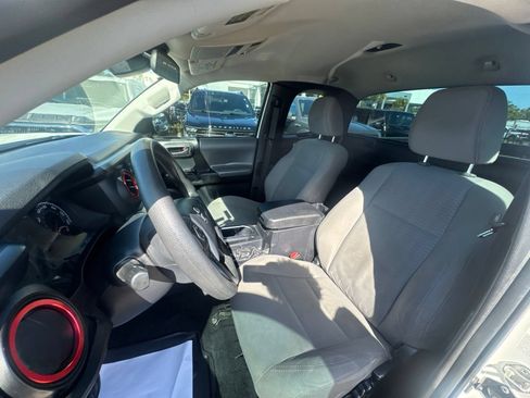 Used 2018 Toyota Tacoma SR RWD image 17
