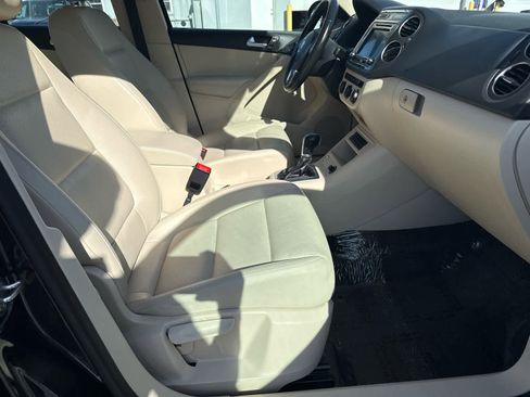 Used 2017 Volkswagen Tiguan S AWD/4WD image 12