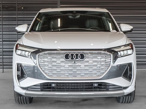 Used 2023 Audi Q4 e-tron Premium Plus w/ Premium Plus AWD/4WD image 9