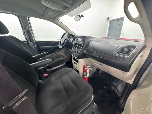 Used 2015 Dodge Grand Caravan American Value Package FWD image 13
