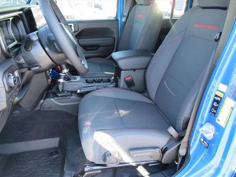 New 2025 Jeep Gladiator Rubicon w/ Convenience Group image 16