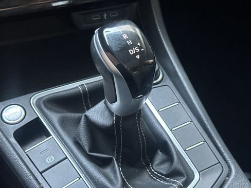 Certified 2024 Volkswagen Jetta SE w/ Panoramic Sunroof Package image 20