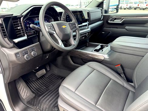 Used 2025 Chevrolet Silverado 3500 LTZ w/ LTZ Convenience Package image 11