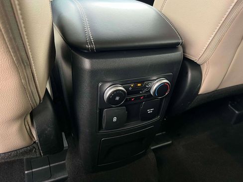 Used 2023 Ford Explorer Limited w/ Limited Technology Package AWD/4WD image 32