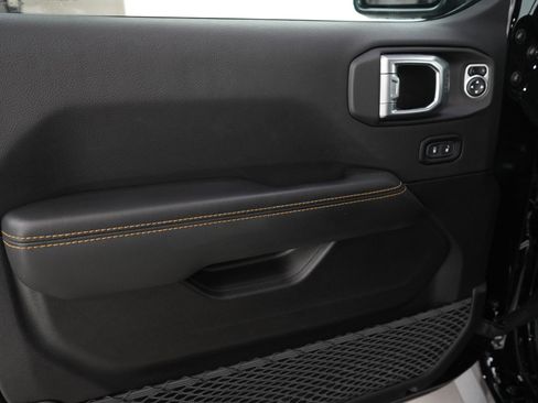 Used 2024 Jeep Wrangler Sahara image 19