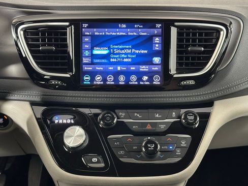 Used 2019 Chrysler Pacifica Limited w/ Advanced Safetytec Group FWD image 17