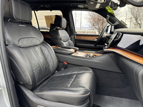 Used 2022 Jeep Grand Wagoneer Series III w/ Rear Seat Video Group 1 image 20