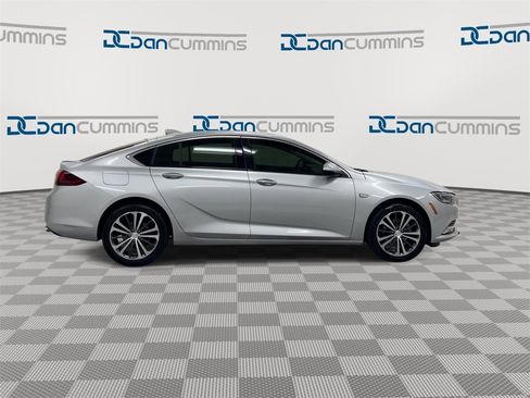 Used 2018 Buick Regal Essence w/ Driver Confidence Package #1 image 9