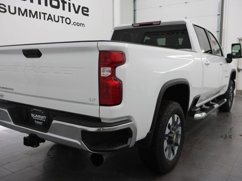 Used 2022 Chevrolet Silverado 2500 LT w/ Convenience Package AWD/4WD image 4
