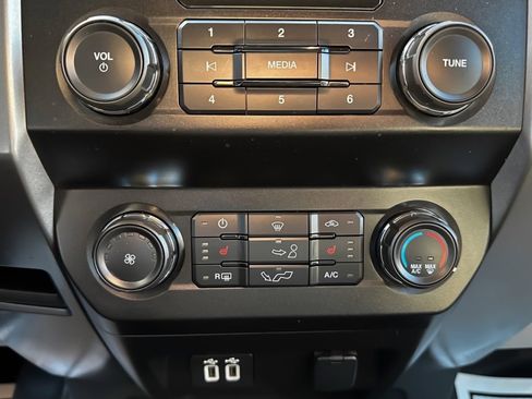 Used 2019 Ford F150 XLT w/ Equipment Group 302A Luxury image 25