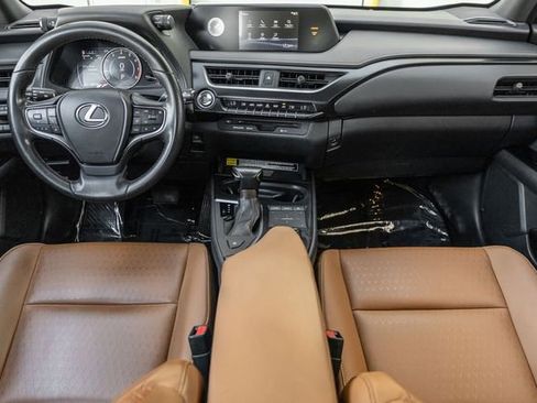 Used 2022 Lexus UX 200 image 6