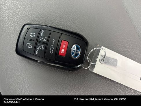 Used 2025 Toyota Sienna XLE image 30